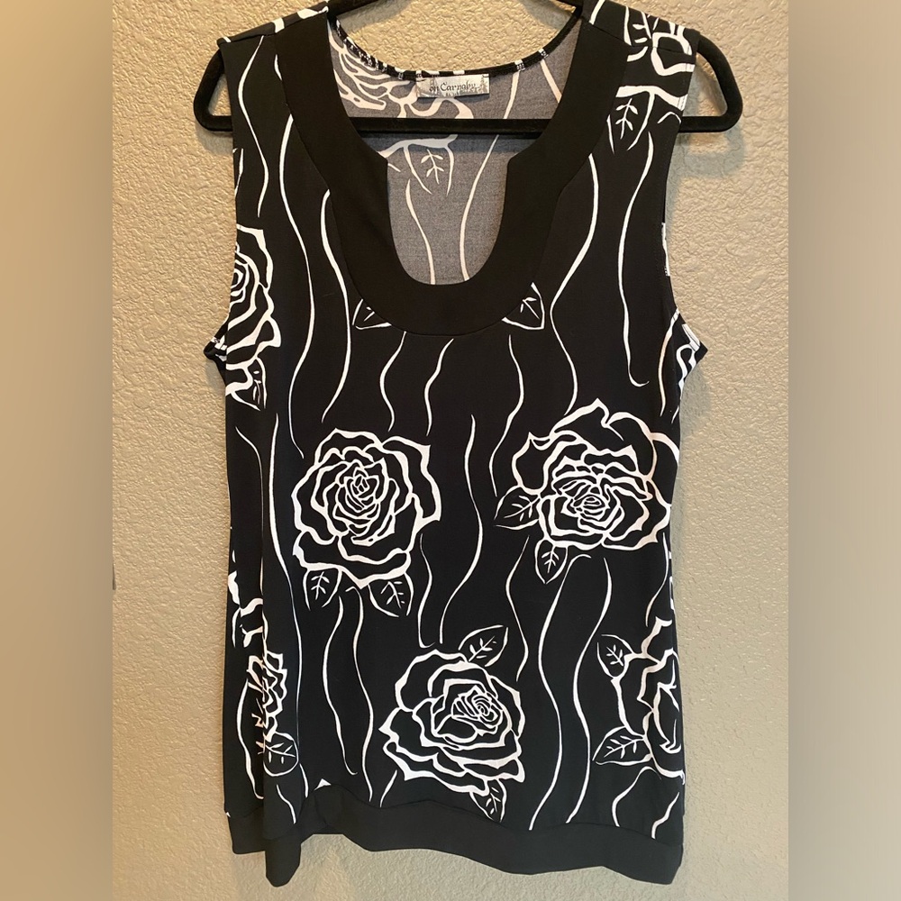 Carnaby Short Sleeve Tunic Top. Black-and-white floral. Like new, rarely worn.
